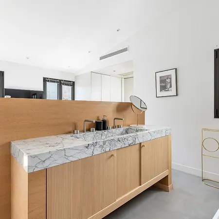 Luxury Flat With Ac 