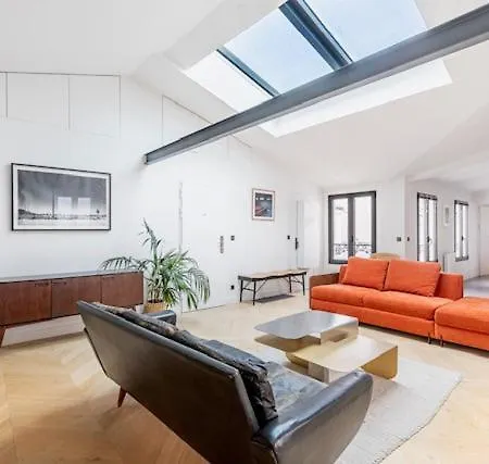 Luxury Flat With Ac 