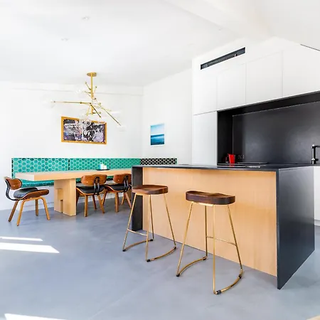 Luxury Flat With Ac 