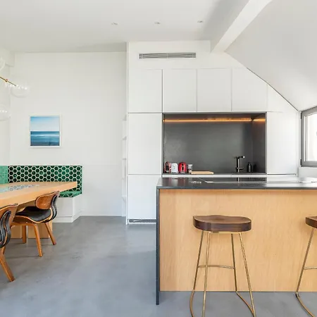 Luxury Flat With Ac 