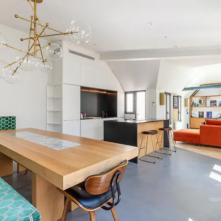 Luxury Flat With Ac 