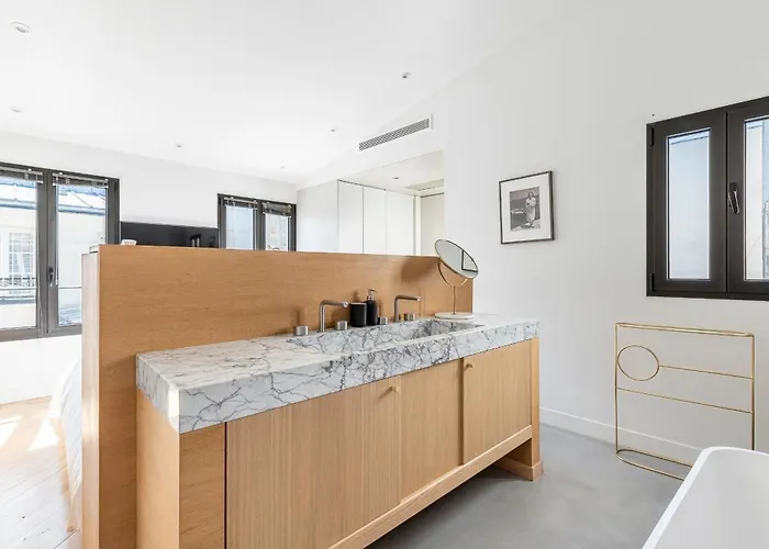 Luxury Flat With Ac 