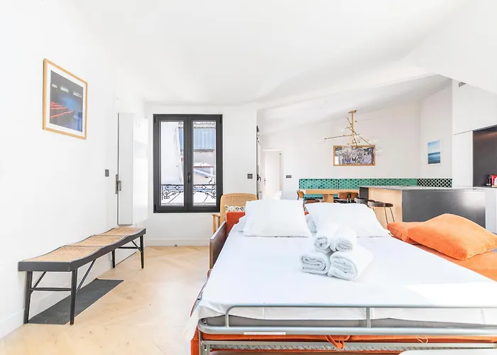 Luxury Flat With Ac 