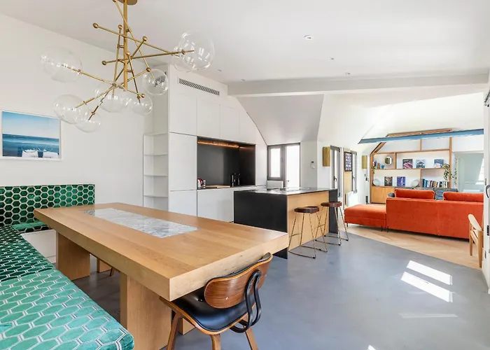 Luxury Flat With Ac 