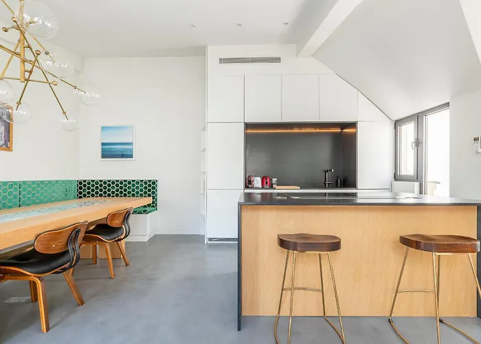 Luxury Flat With Ac 