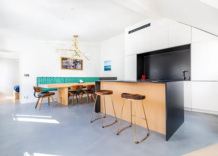 Luxury Flat With Ac 