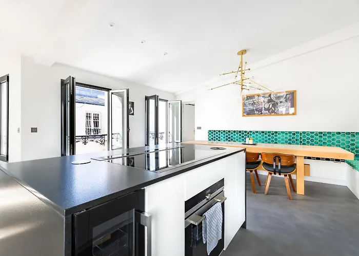 Luxury Flat With Ac 